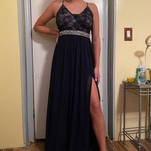 a long blue prom dress